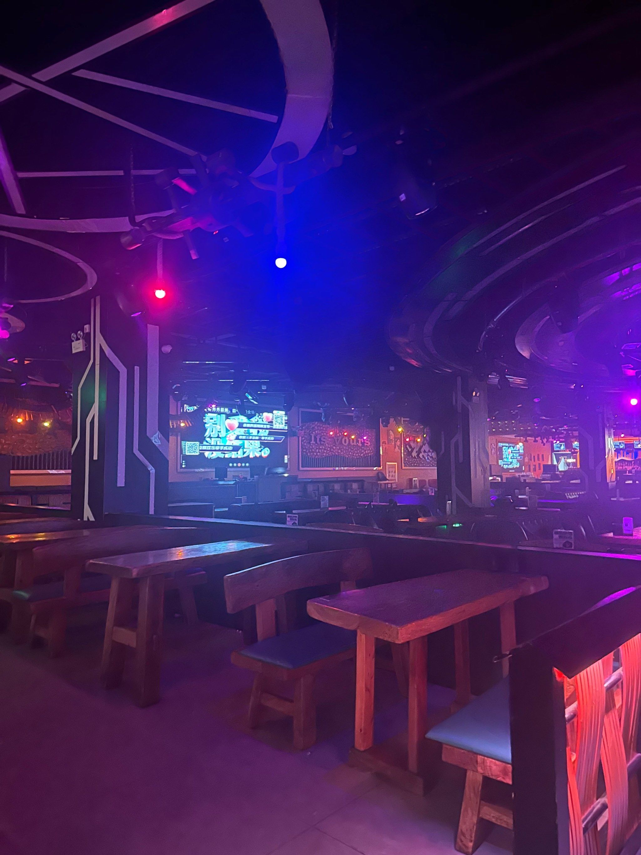 长沙商务ktv: 中低端区别-长沙县ktv预定